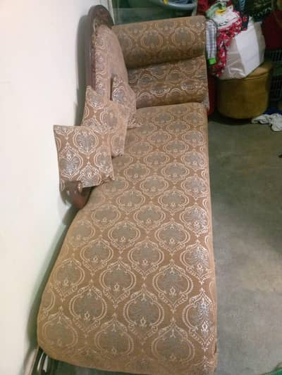 Dewan sofa