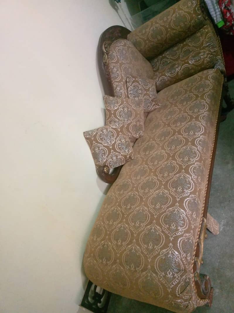 Dewan sofa 1
