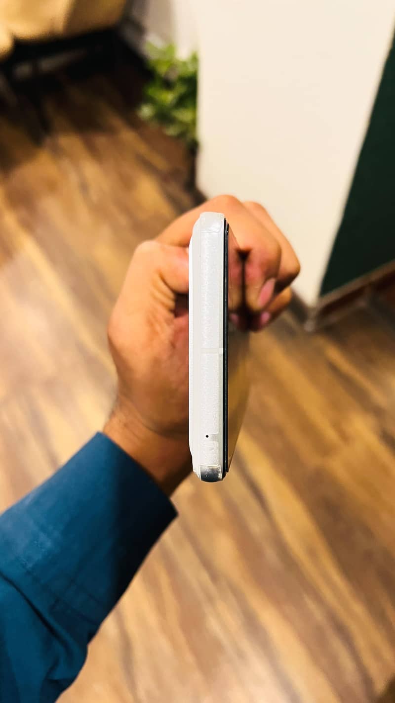Google Pixel 7 4