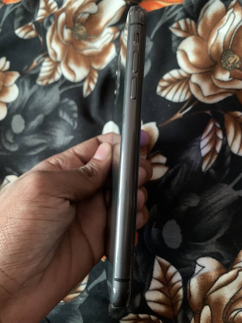 Apple iPhone 11 3
