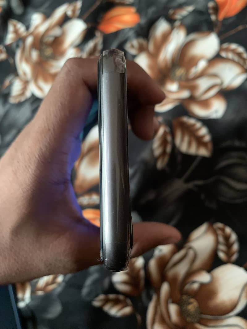 Apple iPhone 11 4