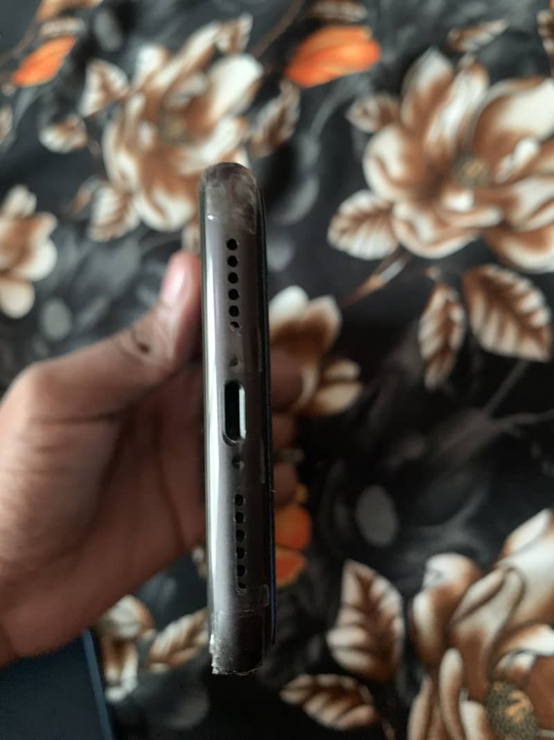 Apple iPhone 11 6
