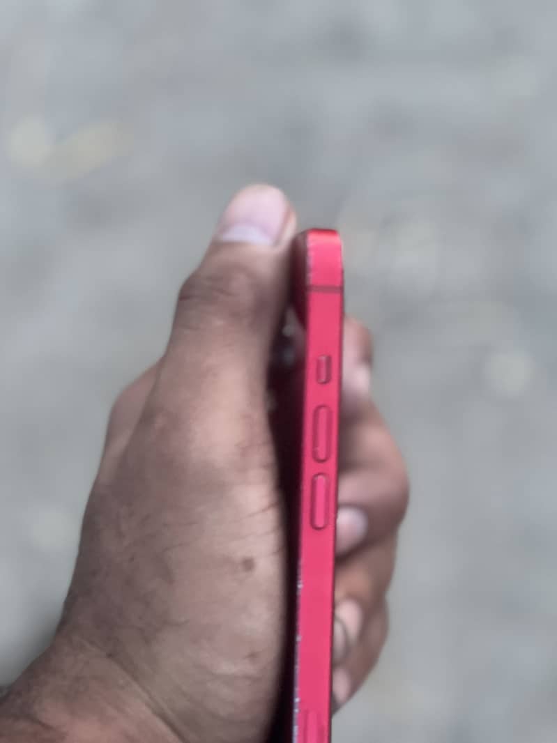 Apple iPhone 13 4