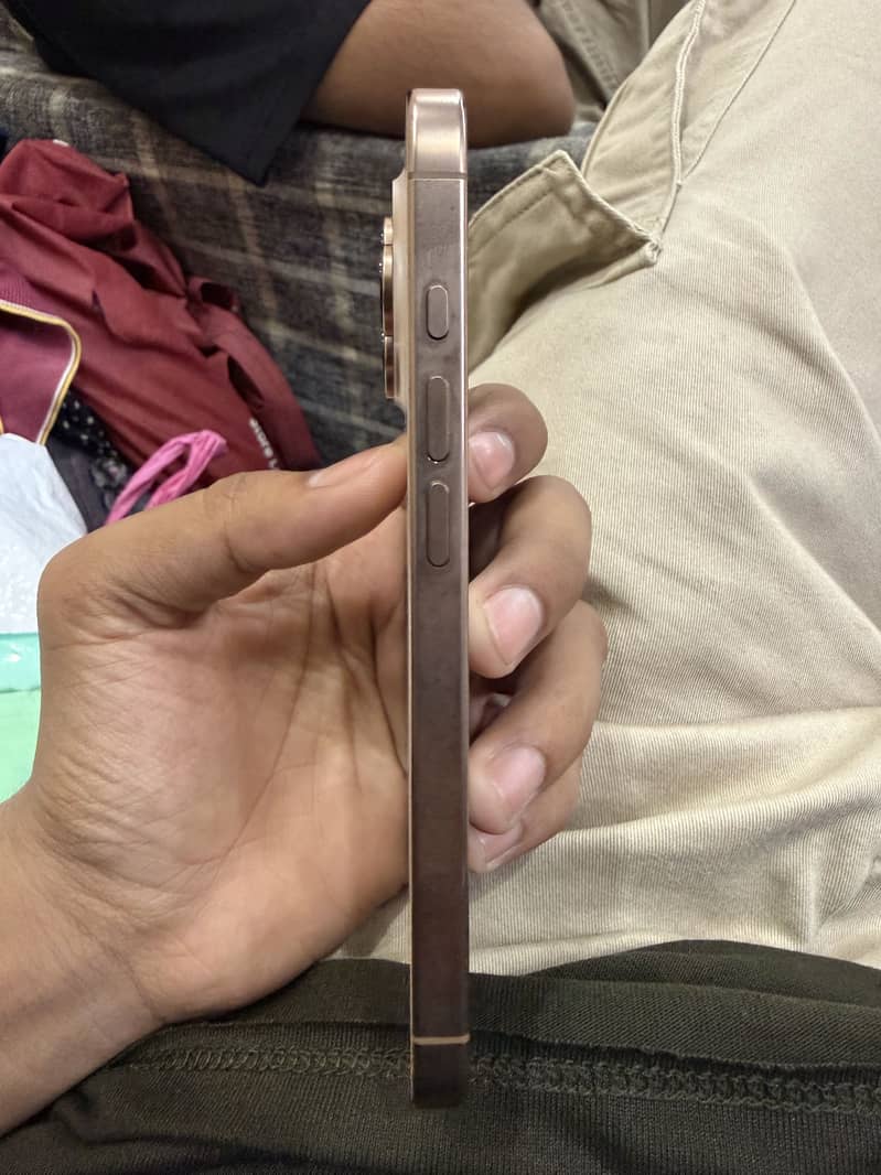 Apple iPhone 16 Pro 0