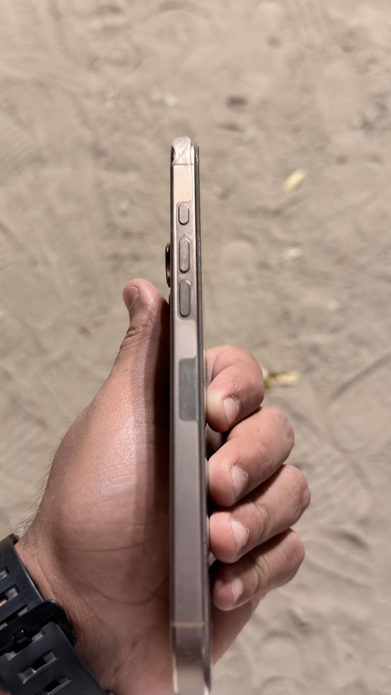 Apple iPhone 16 Pro Max 3