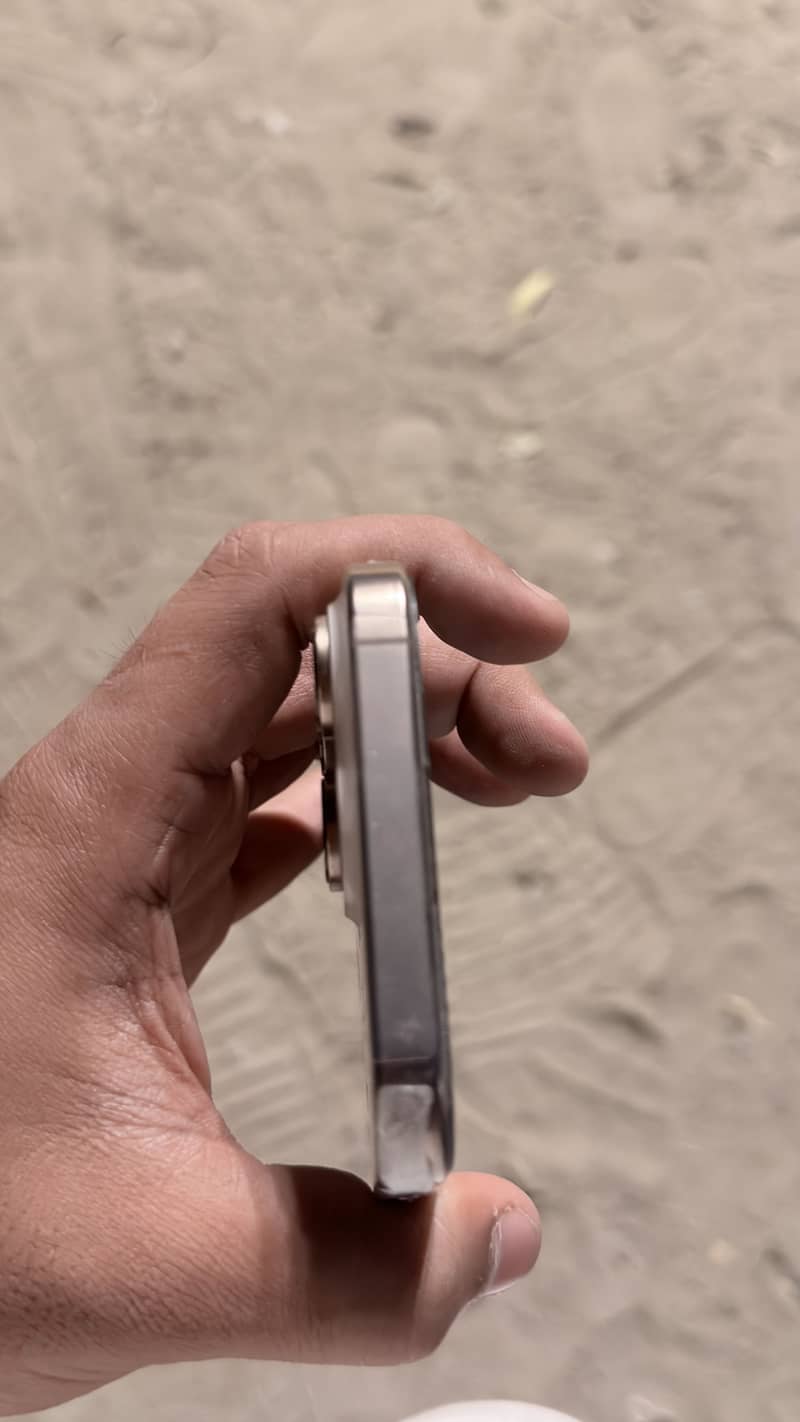 Apple iPhone 16 Pro Max 4