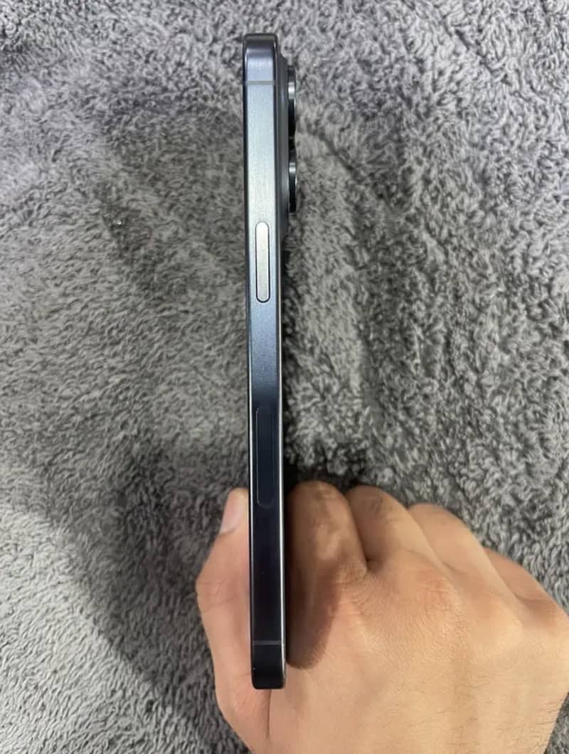 Apple iPhone 15 Pro Max 2