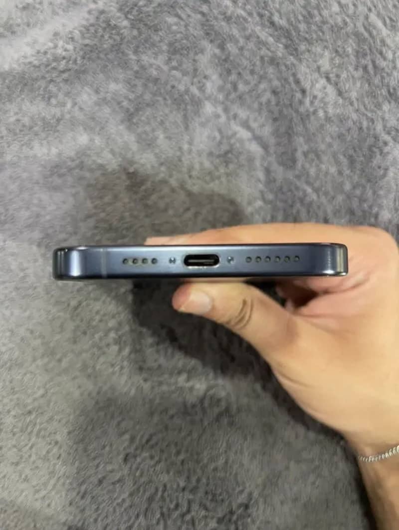 Apple iPhone 15 Pro Max 3