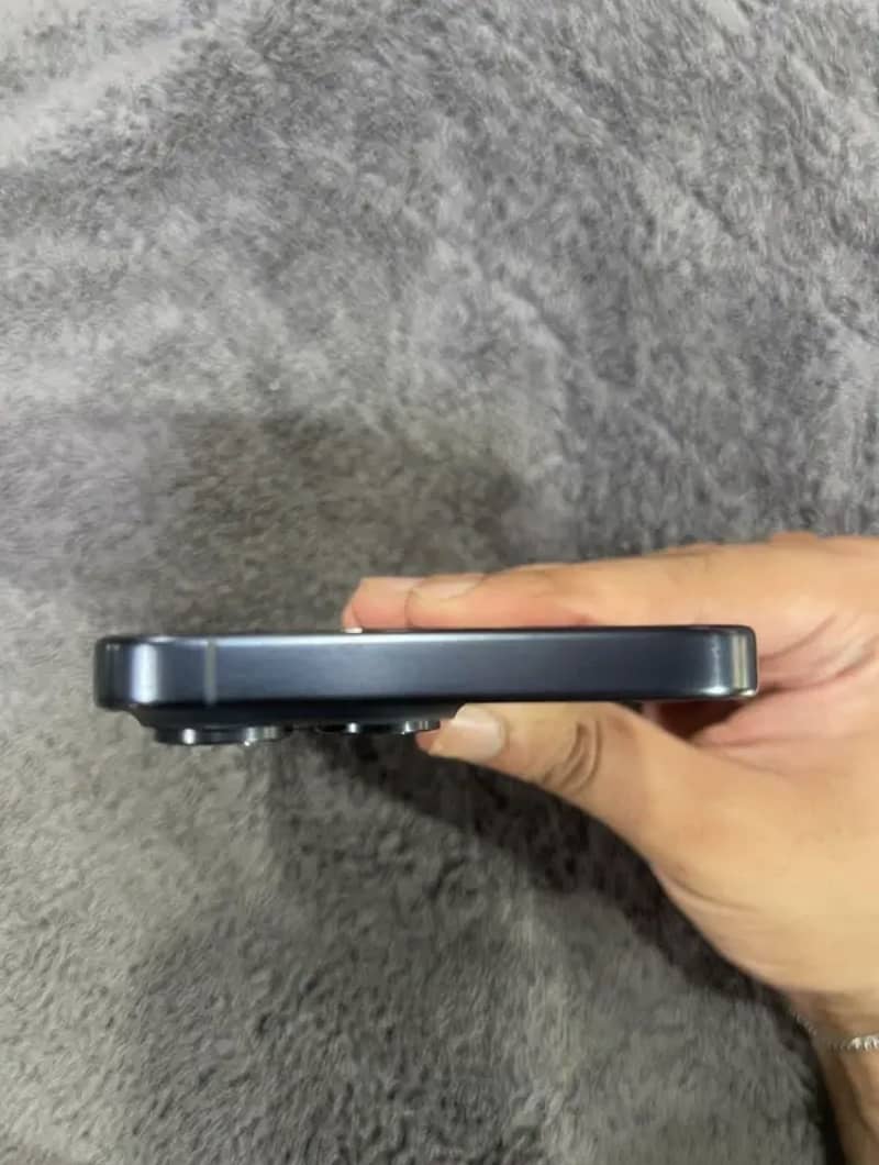 Apple iPhone 15 Pro Max 4