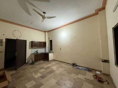 4 Marla Flat Availale For Rent - Best Option For Bachelors & Silent Office. (2nd Floor)