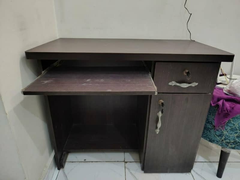 Computer/ Study Table with Large Cabinet & Drawer 2
