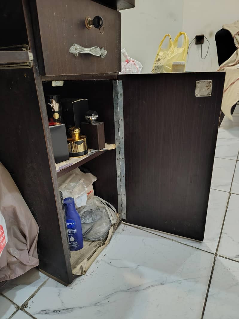 Computer/ Study Table with Large Cabinet & Drawer 4