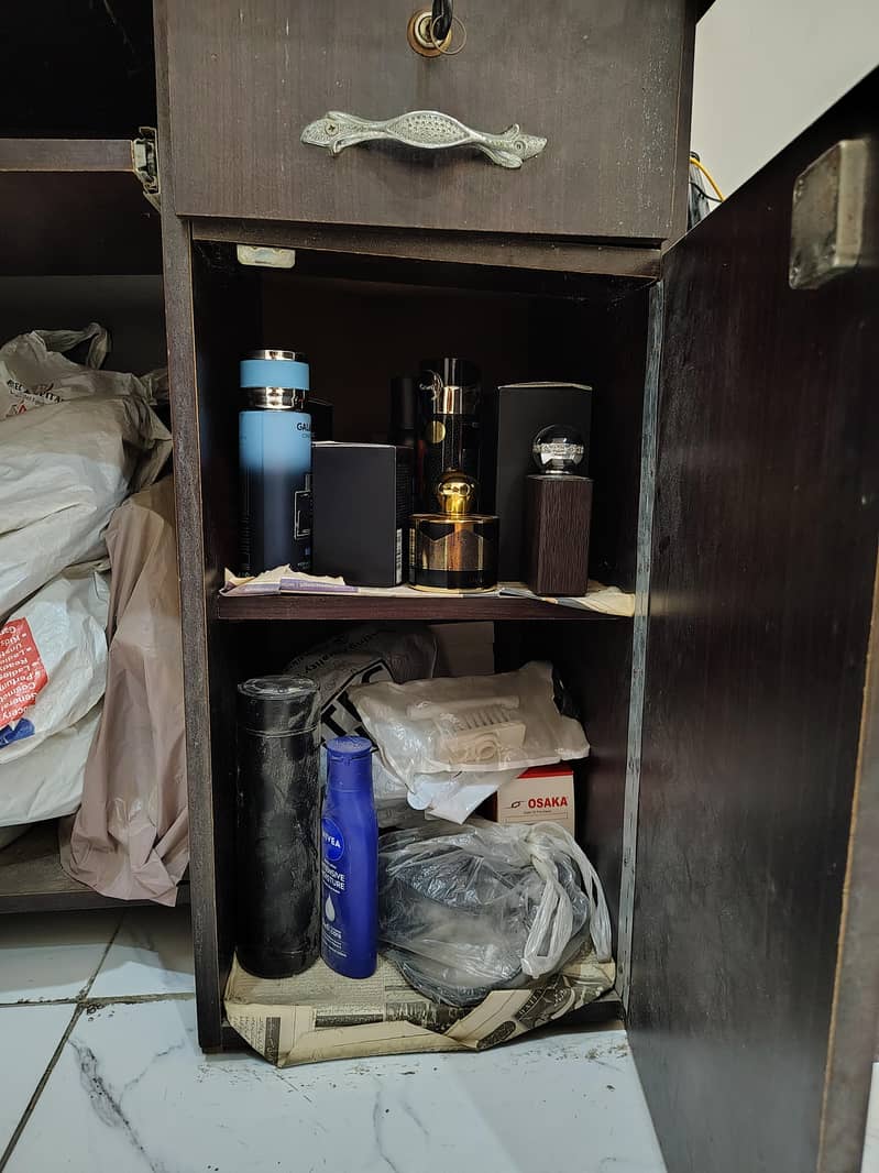 Computer/ Study Table with Large Cabinet & Drawer 5
