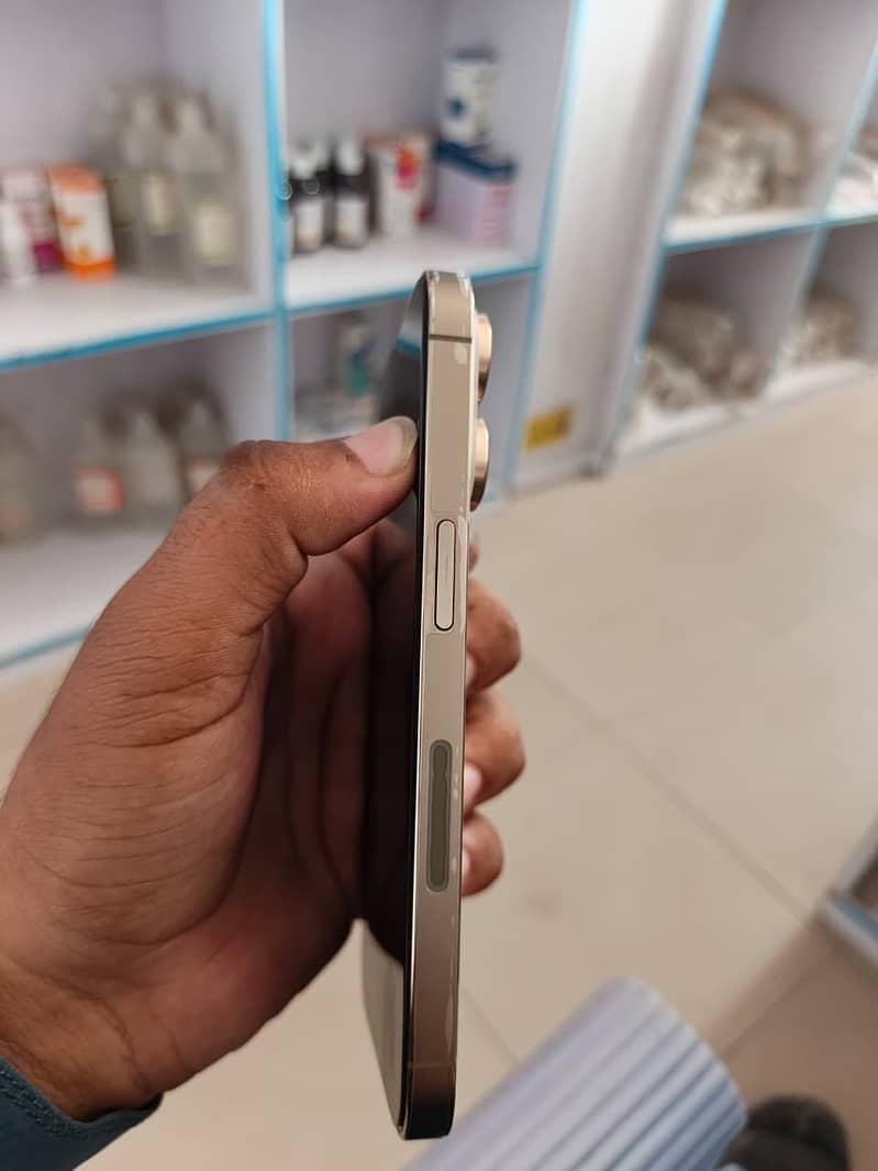 Apple iPhone 14 Pro 2