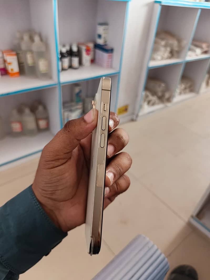 Apple iPhone 14 Pro 3
