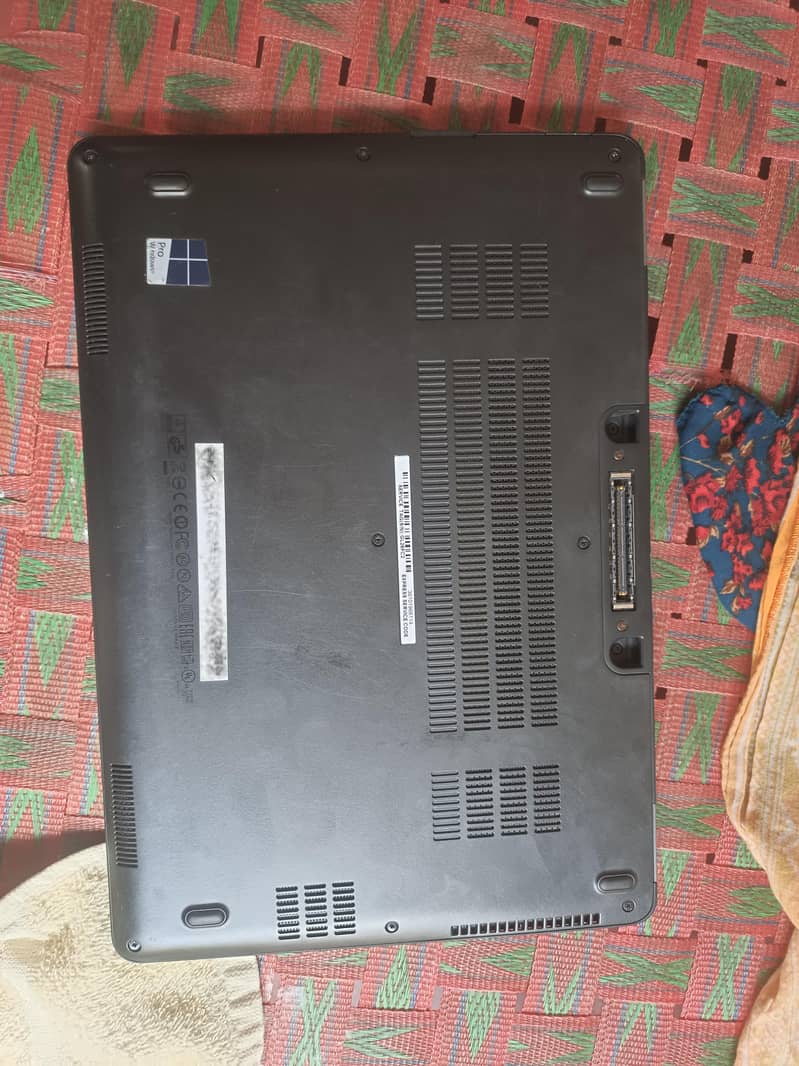 Dell laptop E7270 1