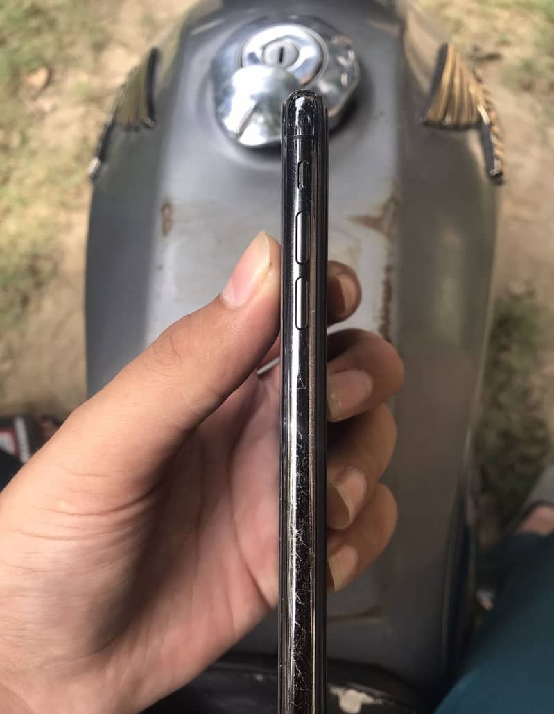 Apple iPhone X 3