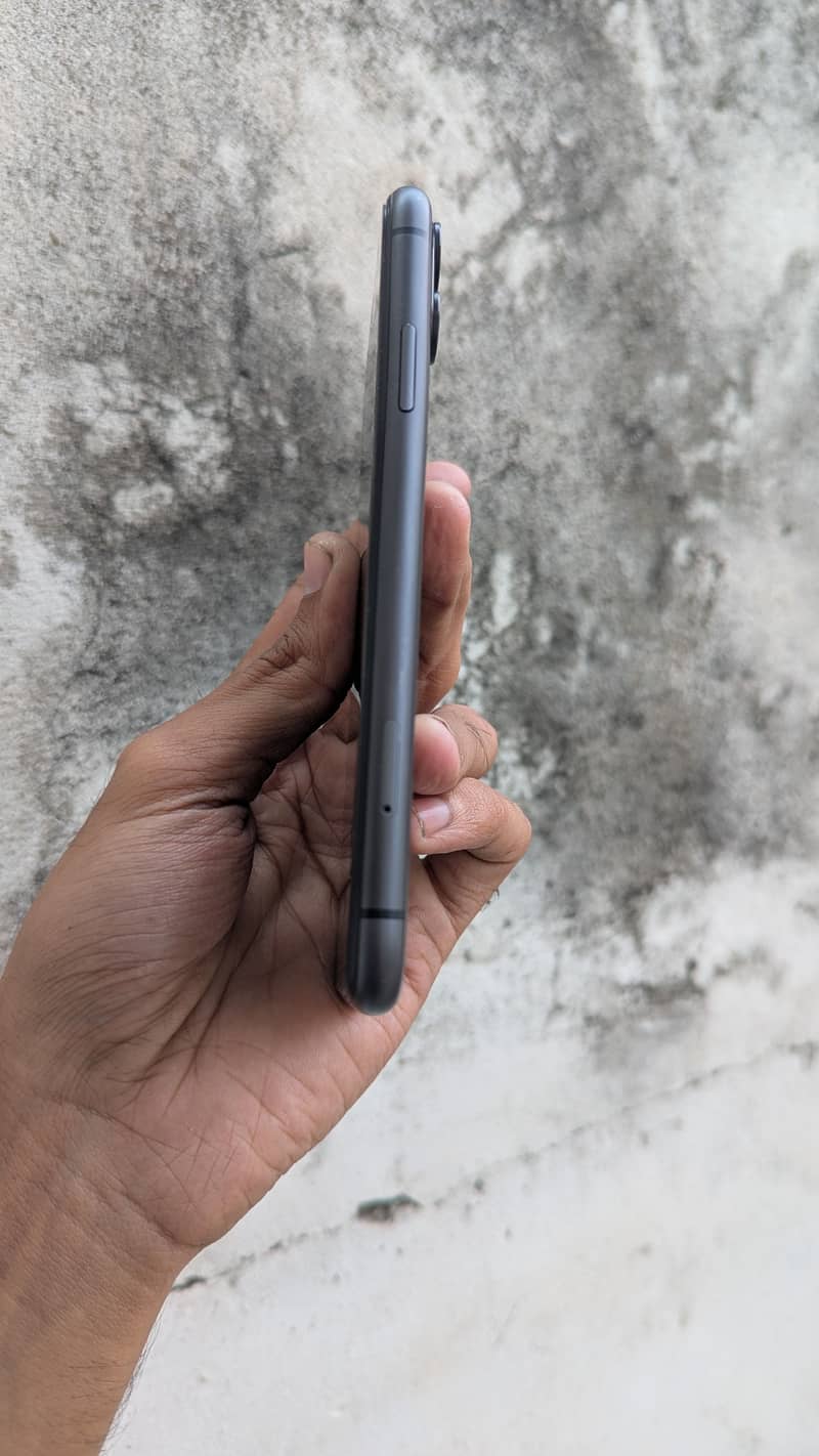 Apple iPhone 11 3