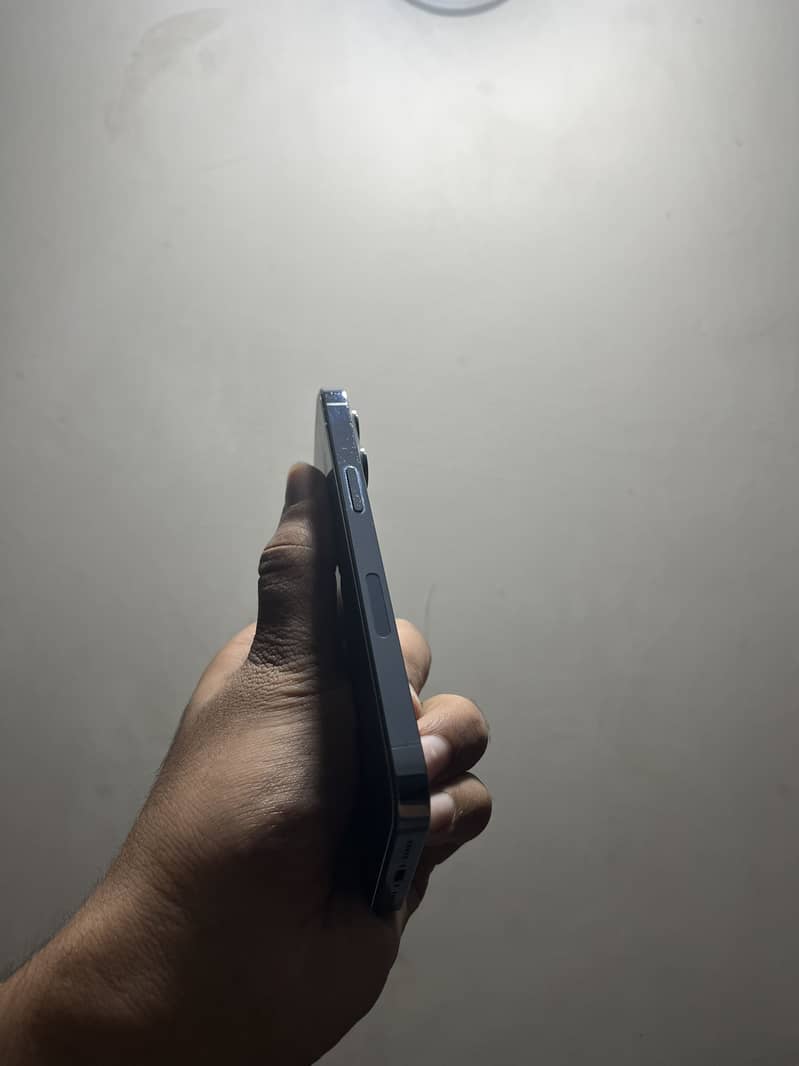 Apple iPhone 13 Pro 2
