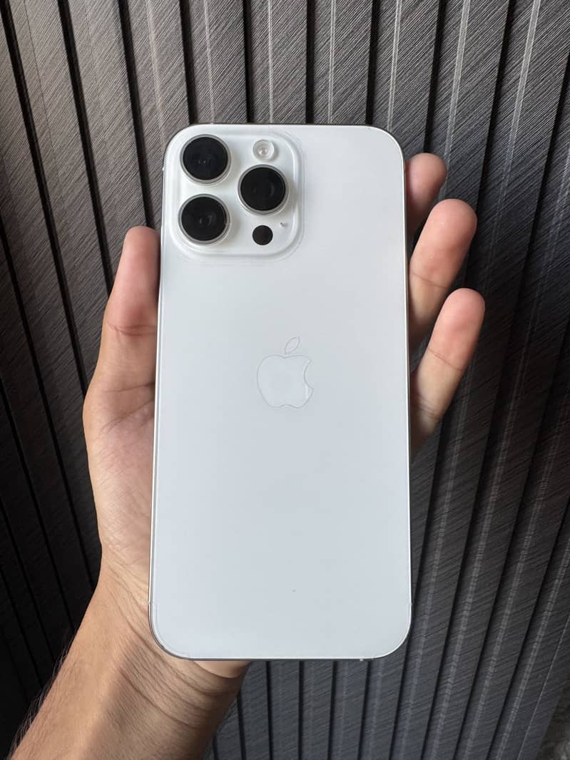 Apple iPhone 16 Pro Max 0