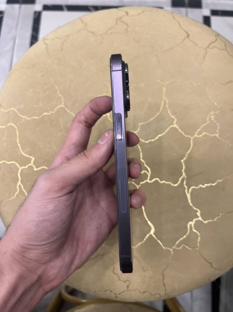 Apple iPhone 14 Pro Max 1