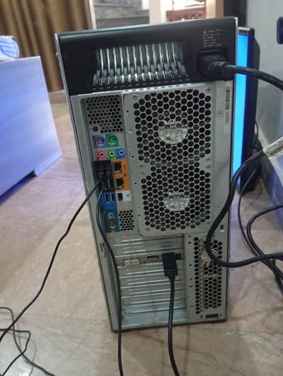 HP Z820 Dual processor Workstation (32GB Ram , 128