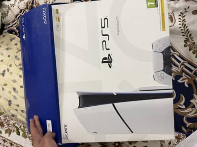 brand new ps5 slim with 6 cds and 2 controllers just few days used