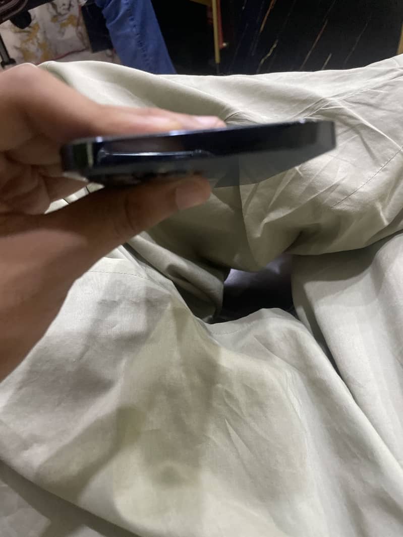 Apple iPhone 12 Pro Max 4