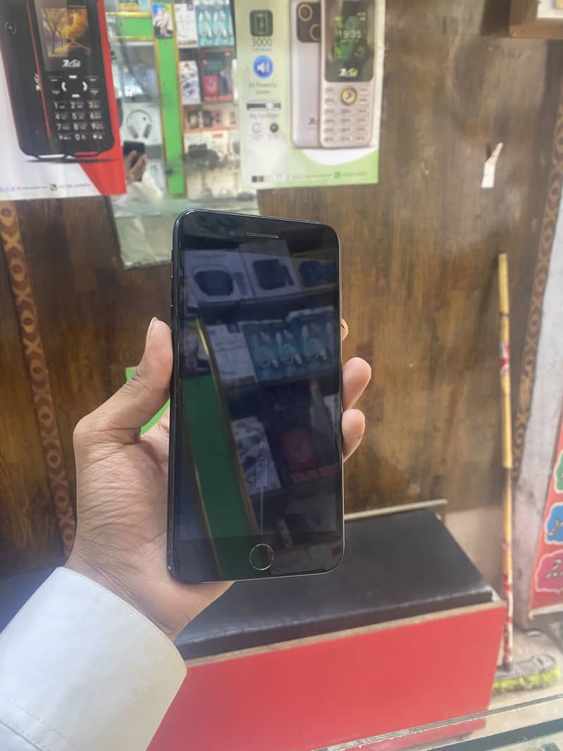 Apple iPhone 7 Plus 1