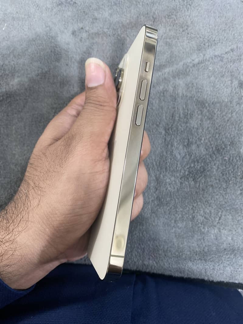 Apple iPhone 14 Pro 2