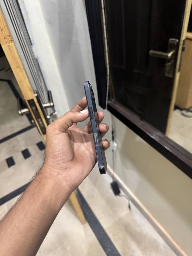 Apple iPhone 13 1