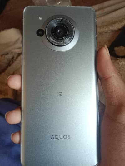 Sharp Aquos  R7