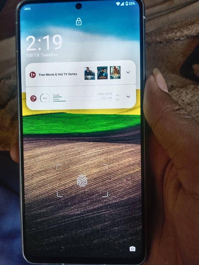 Sharp Aquos  R7 1