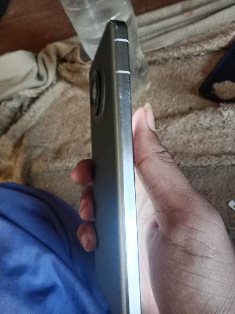 Sharp Aquos  R7 4