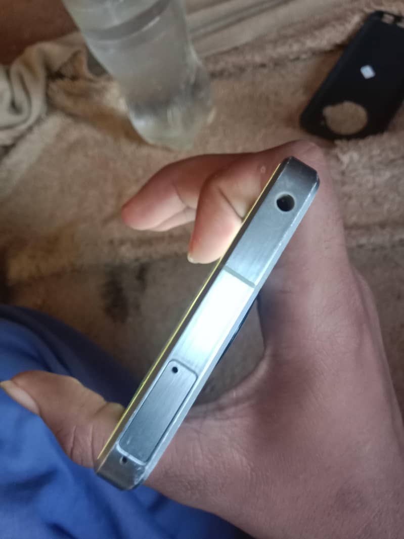 Sharp Aquos  R7 6