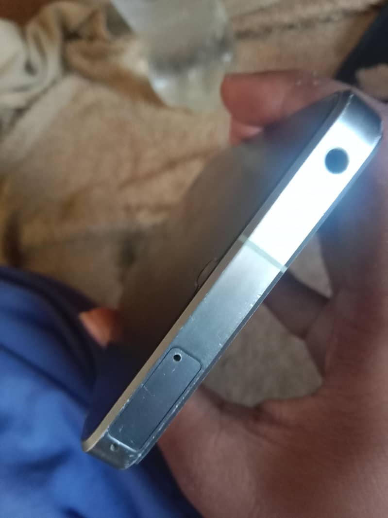 Sharp Aquos  R7 7