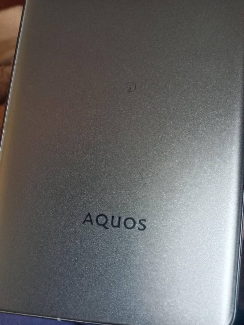 Sharp Aquos  R7 8