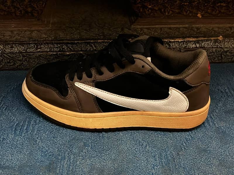 preloved nike travis 1
