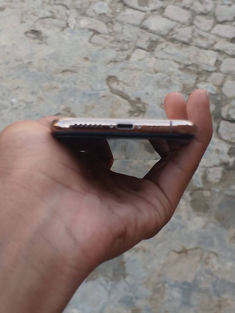 Apple iPhone XS 3