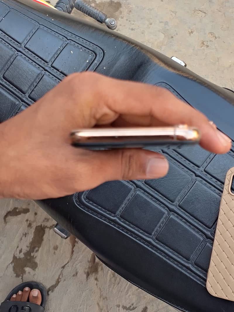 Apple iPhone XS 5