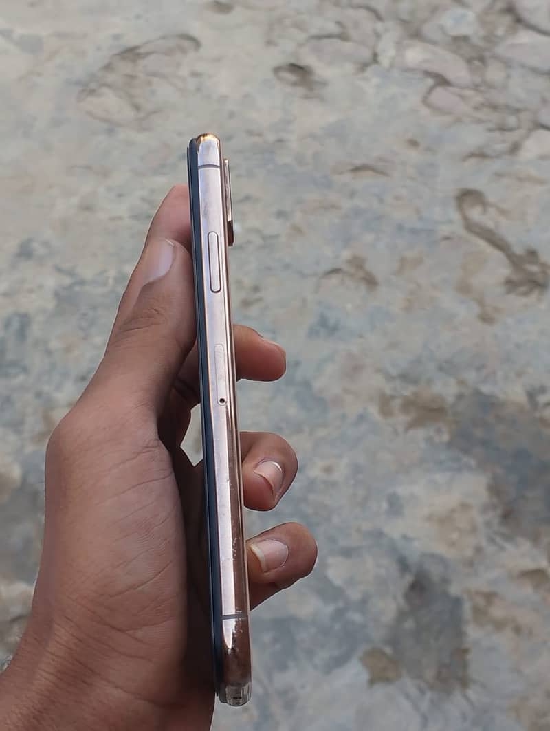 Apple iPhone XS 6