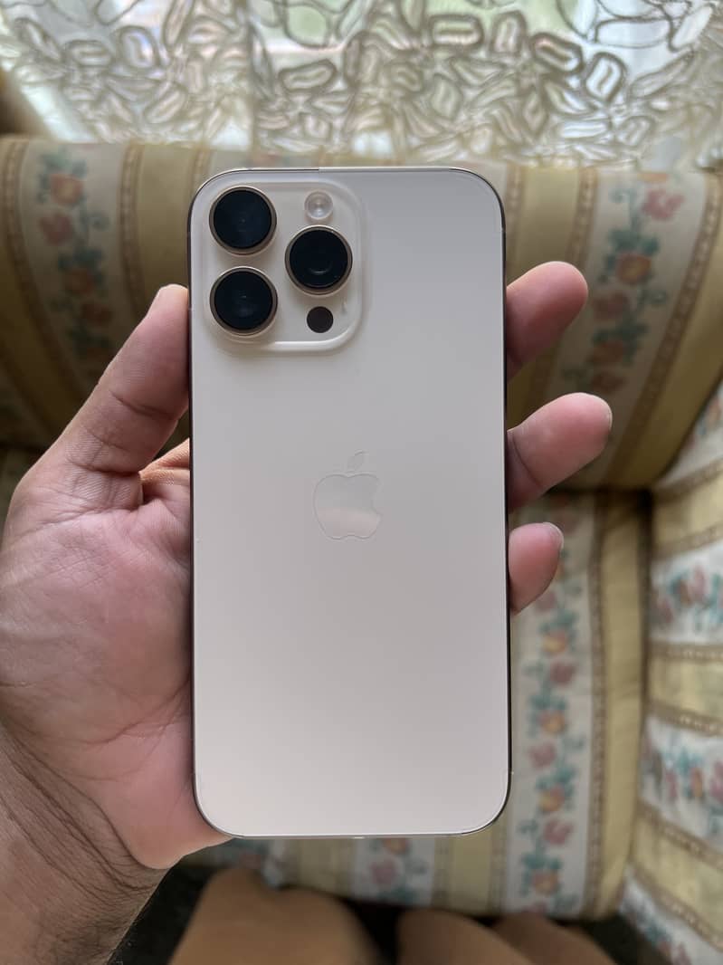 Apple iPhone 16 Pro Max 0