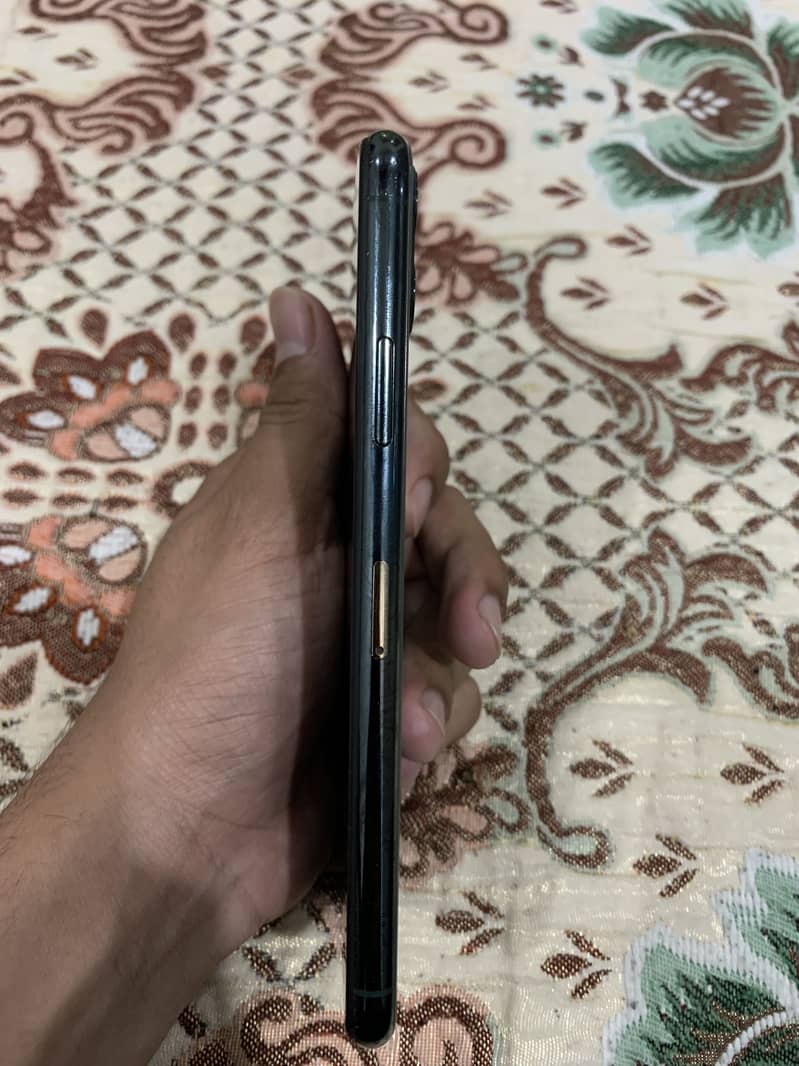 Apple iPhone 11 pro max 1