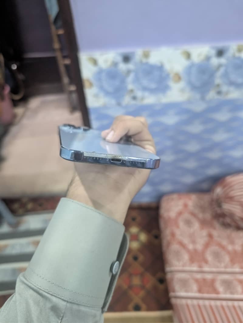 Apple iPhone 13 Pro Max 0