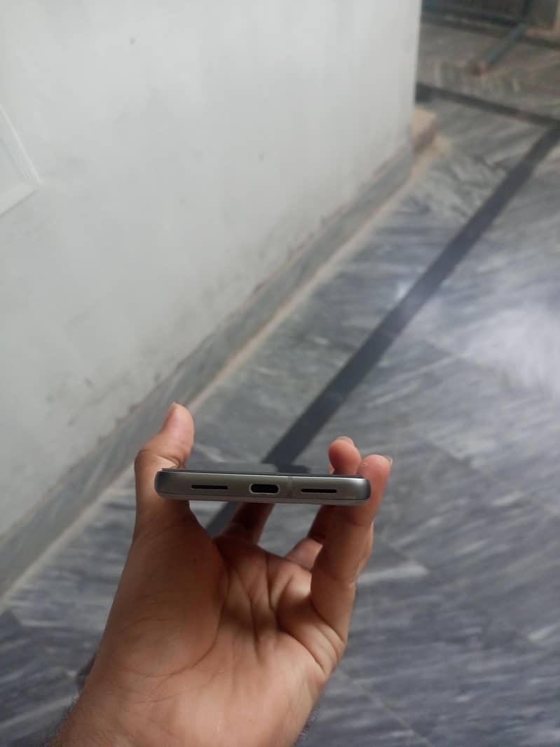 Google Pixel 8 4