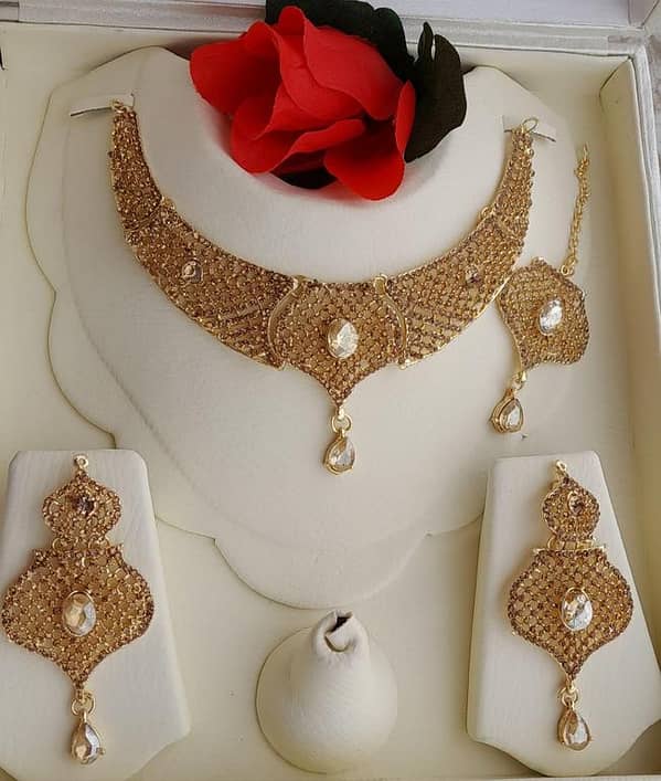 Elegant Design Necklace Set for Parties