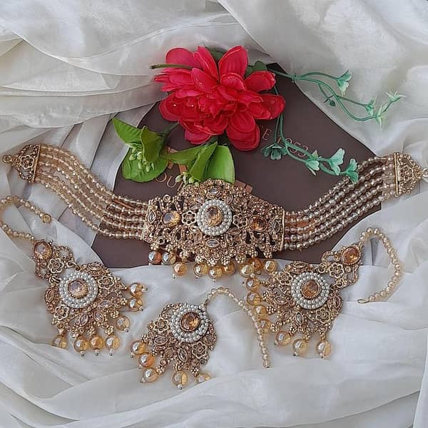 Fancy Zircon Antique Crystals Choker Set Fancy Zircon Antique Crystals Choker Set