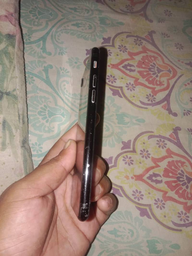 Apple iPhone 7 0