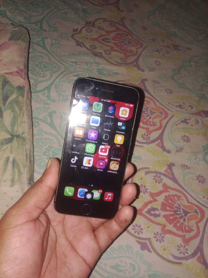 Apple iPhone 7 1