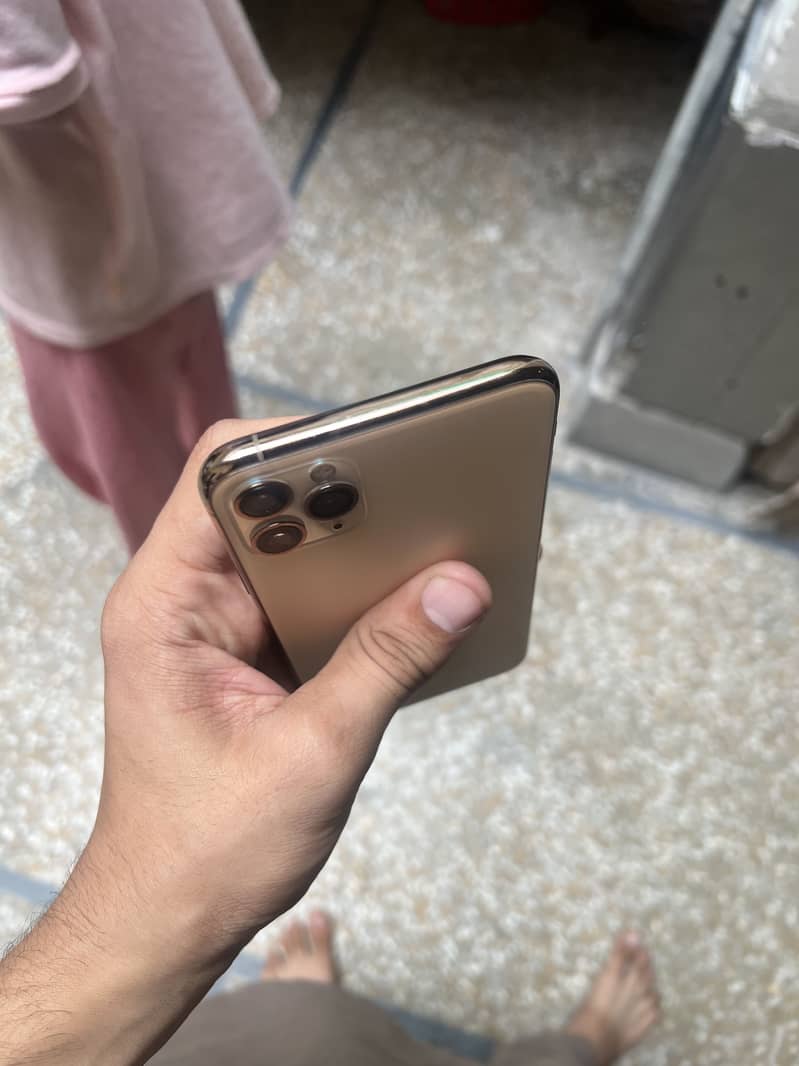 Apple iPhone 11 Pro Max 7